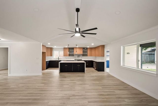 6106 Rutherglenn Drive, Houston, TX 77096