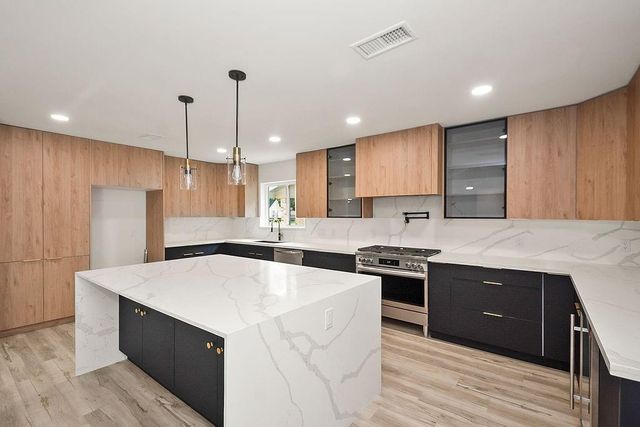 6106 Rutherglenn Drive, Houston, TX 77096