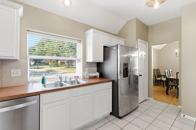 2202 Stoneycreek Park Court, Conroe, TX 77385