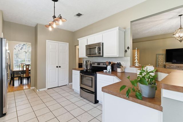 2202 Stoneycreek Park Court, Conroe, TX 77385