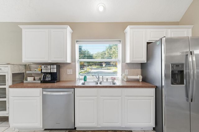 2202 Stoneycreek Park Court, Conroe, TX 77385