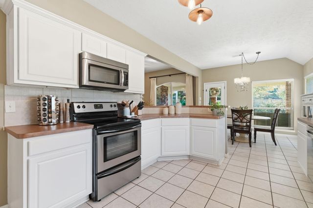 2202 Stoneycreek Park Court, Conroe, TX 77385