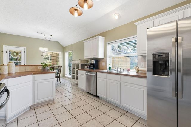 2202 Stoneycreek Park Court, Conroe, TX 77385