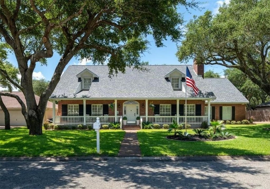 113 Cherry Hills Dr, Rockport, TX 78382 — exterior