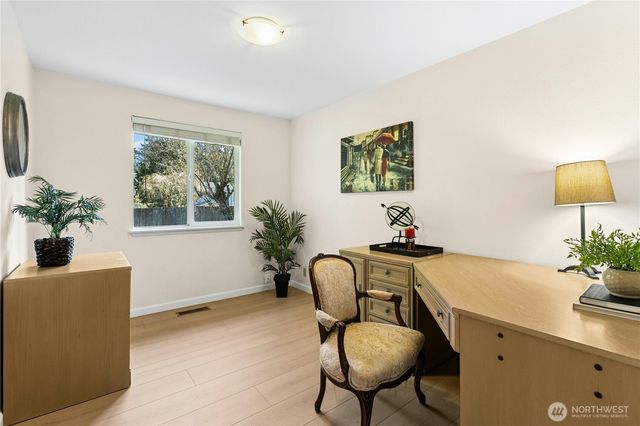 11420 110th Avenue NE, Kirkland, WA 98033