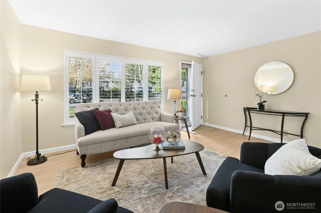 11420 110th Avenue NE, Kirkland, WA 98033