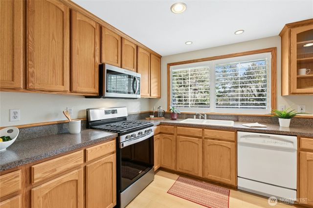 11420 110th Avenue NE, Kirkland, WA 98033