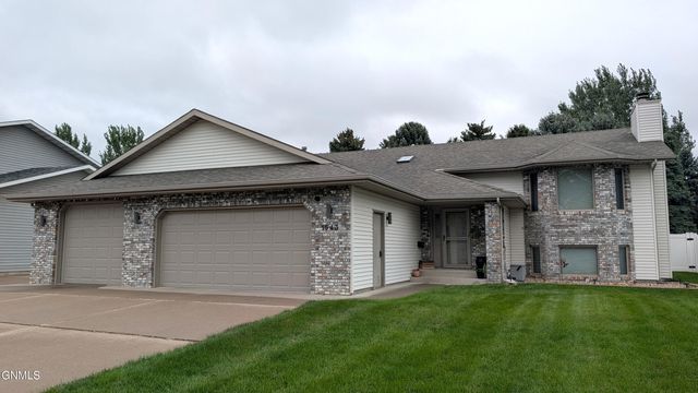 1543 Billings Drive, Bismarck, ND 58504 property photo