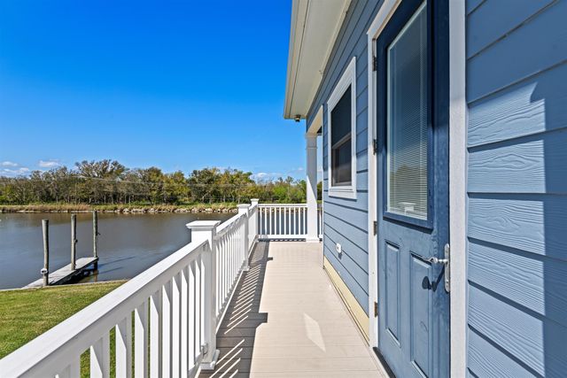 6236 Bayouside Dr, Chauvin, LA 70344