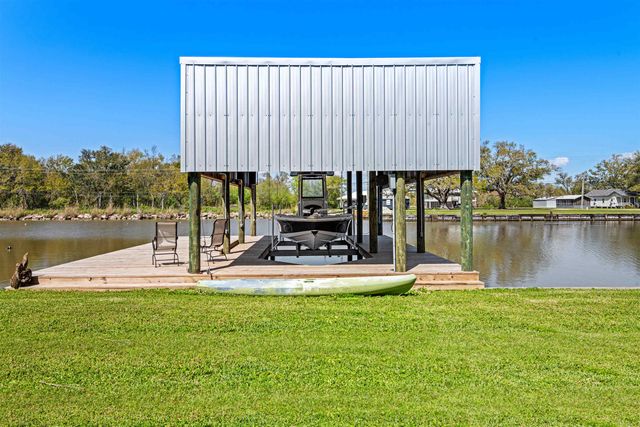 6236 Bayouside Dr, Chauvin, LA 70344