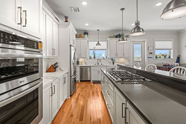 6236 Bayouside Dr, Chauvin, LA 70344