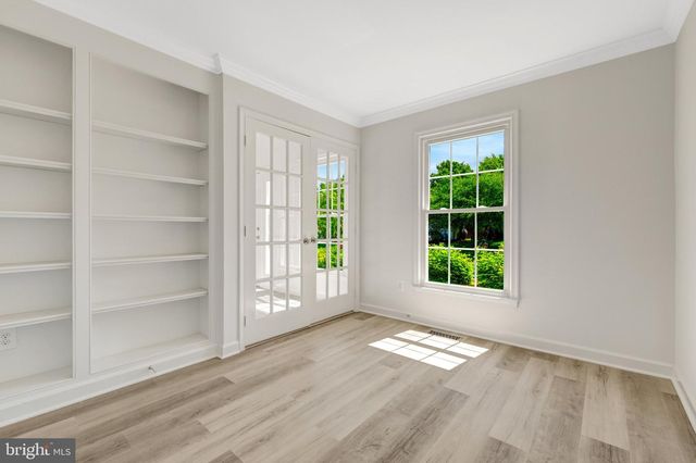 43501 GOLDEN MEADOW CIR, Ashburn, VA 20147