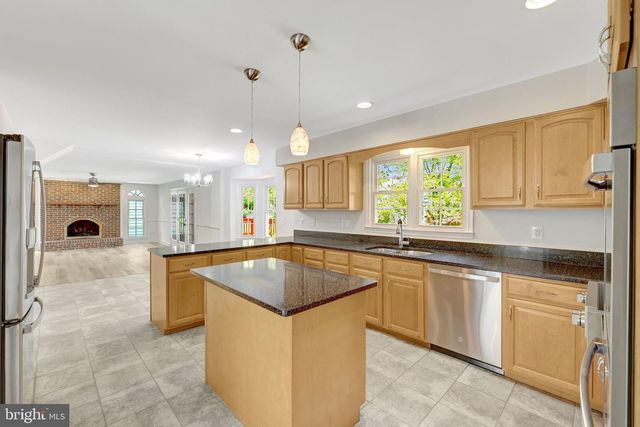 43501 GOLDEN MEADOW CIR, Ashburn, VA 20147