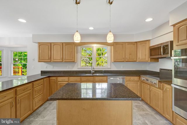 43501 GOLDEN MEADOW CIR, Ashburn, VA 20147
