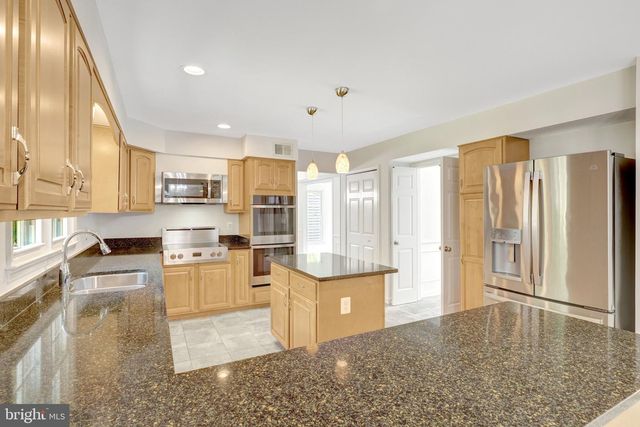 43501 GOLDEN MEADOW CIR, Ashburn, VA 20147