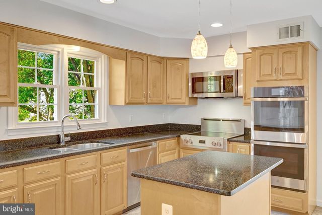 43501 GOLDEN MEADOW CIR, Ashburn, VA 20147