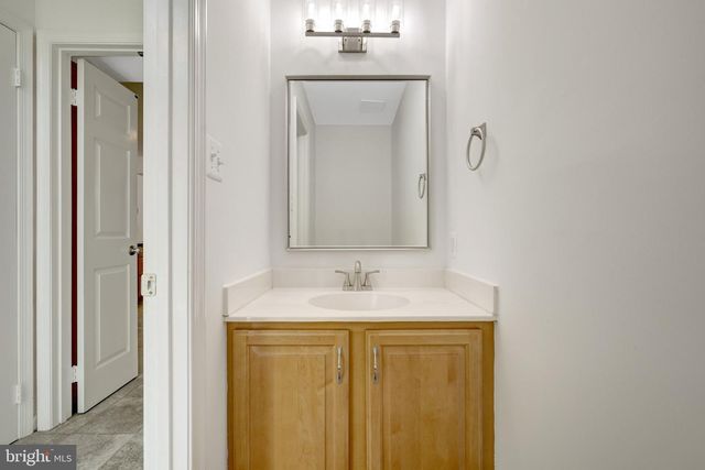 43501 GOLDEN MEADOW CIR, Ashburn, VA 20147