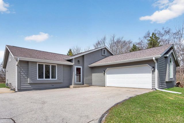 539 Beechwood DRIVE, Cedarburg, WI 53012