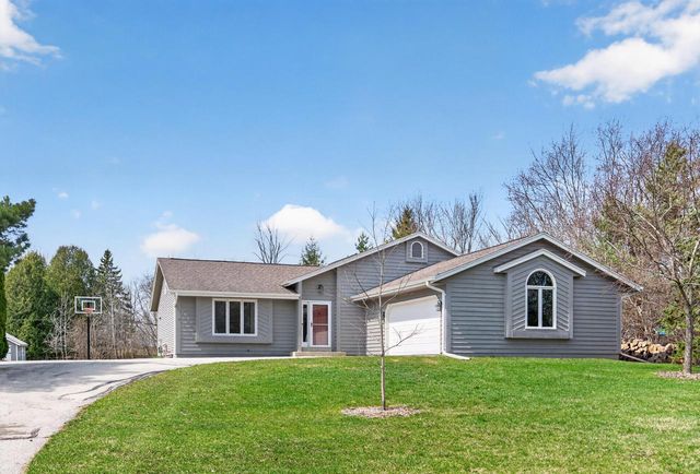 539 Beechwood DRIVE, Cedarburg, WI 53012
