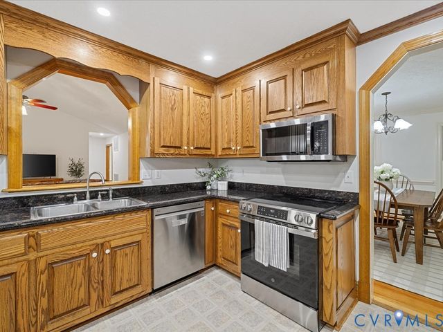 6457 White Oak Ridge Dr, Mechanicsville, VA 23111