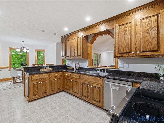 6457 White Oak Ridge Dr, Mechanicsville, VA 23111