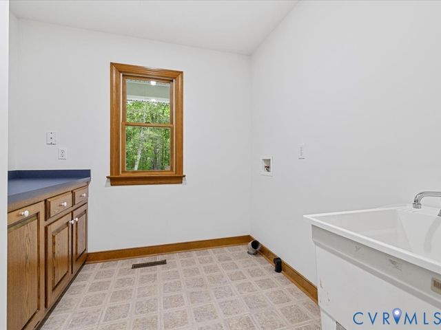 6457 White Oak Ridge Dr, Mechanicsville, VA 23111