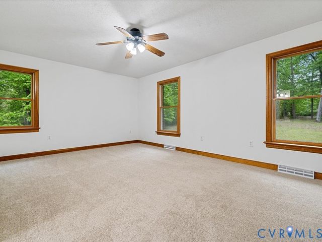 6457 White Oak Ridge Dr, Mechanicsville, VA 23111
