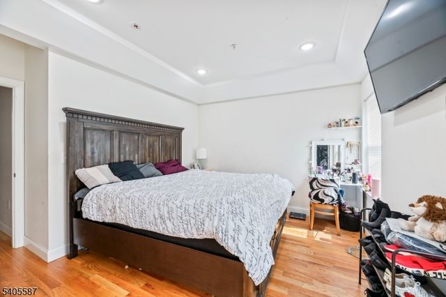 14 Spencer St, Elizabeth City, NJ 07202