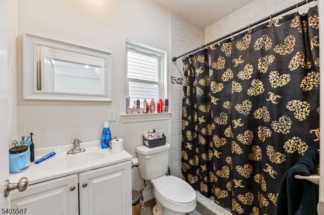 14 Spencer St, Elizabeth City, NJ 07202