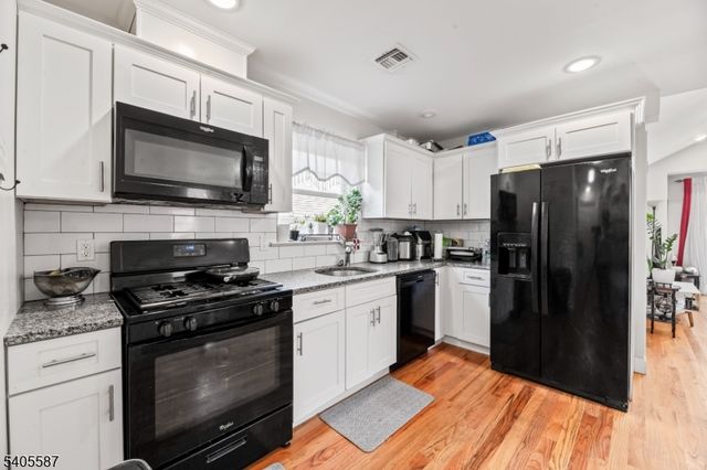 14 Spencer St, Elizabeth City, NJ 07202