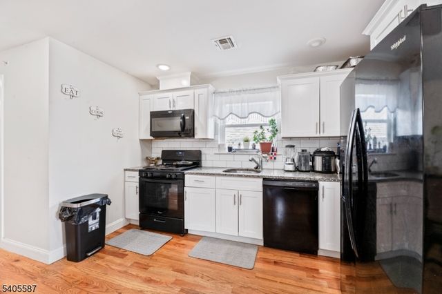 14 Spencer St, Elizabeth City, NJ 07202