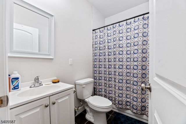 14 Spencer St, Elizabeth City, NJ 07202