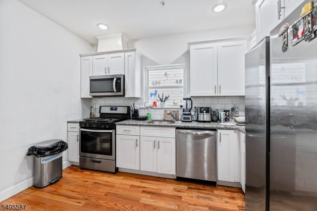 14 Spencer St, Elizabeth City, NJ 07202