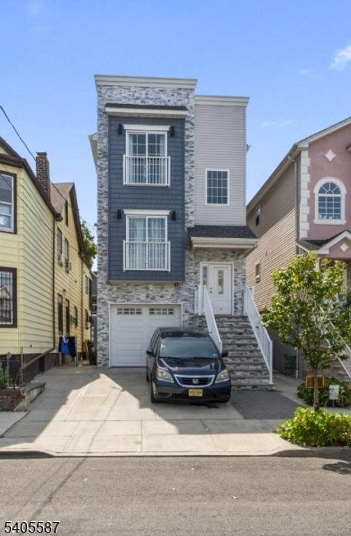 14 Spencer St, Elizabeth City, NJ 07202