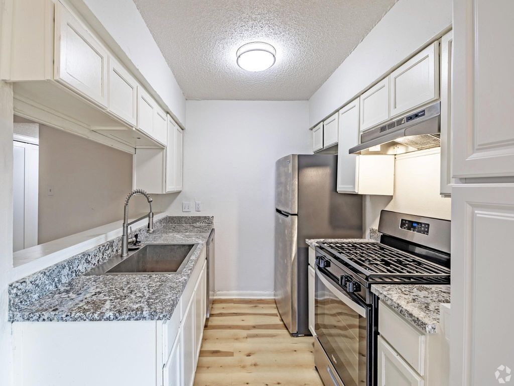 2707 Windswept CV 103, Austin, TX 78745