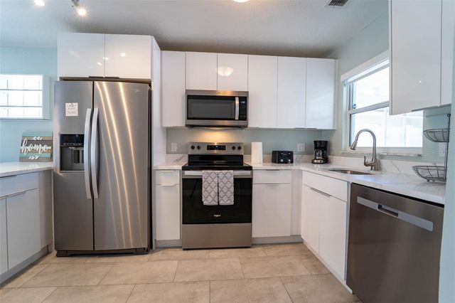 4825 FLORAMAR TERRACE, New Port Richey, FL 34652