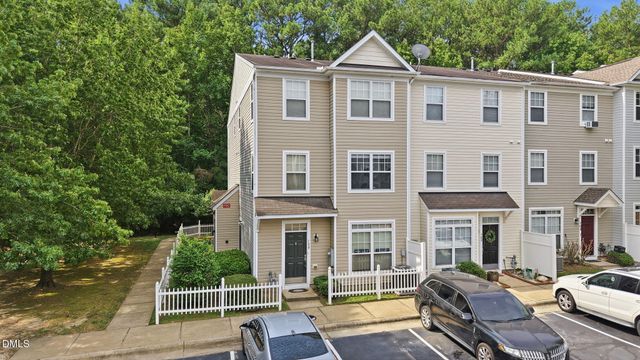 8621 Neuse Club Lane, Raleigh, NC 27616
