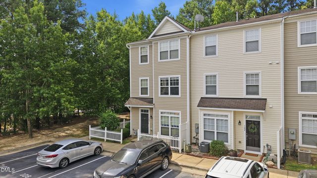 8621 Neuse Club Lane, Raleigh, NC 27616