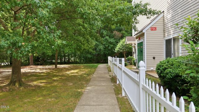 8621 Neuse Club Lane, Raleigh, NC 27616