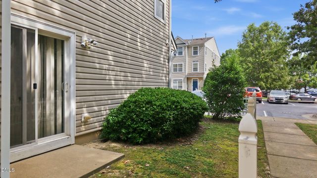 8621 Neuse Club Lane, Raleigh, NC 27616