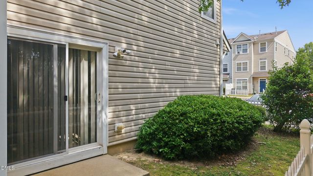 8621 Neuse Club Lane, Raleigh, NC 27616