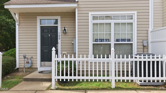 8621 Neuse Club Lane, Raleigh, NC 27616