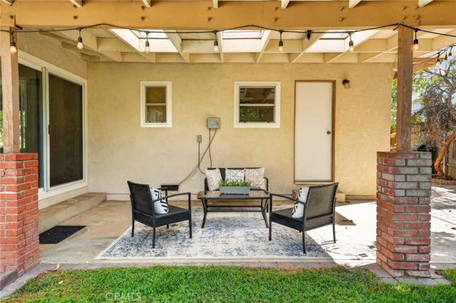 302 S San Mateo Street, Redlands, CA 92373