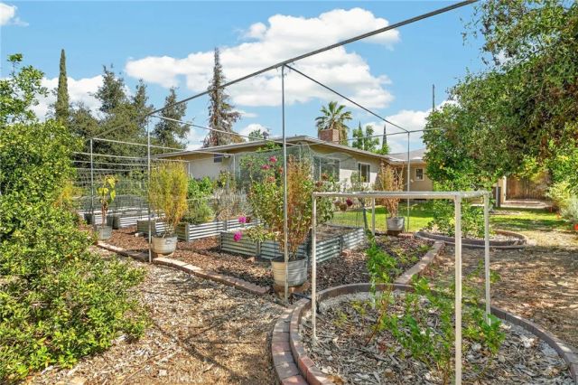 302 S San Mateo Street, Redlands, CA 92373