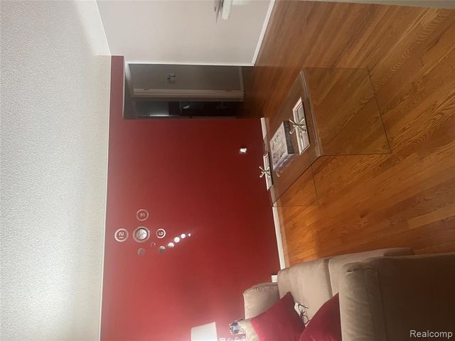 9325 Appleton, Redford, MI 48239