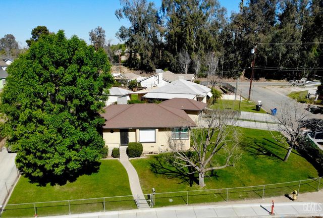 1422 Bernard Street, Bakersfield, CA 93305