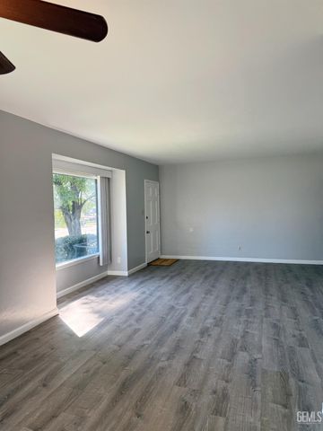 1422 Bernard Street, Bakersfield, CA 93305