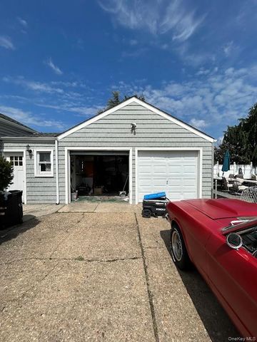 76 Idaho Street, Lindenhurst, NY 11757
