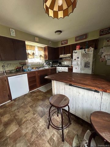 76 Idaho Street, Lindenhurst, NY 11757