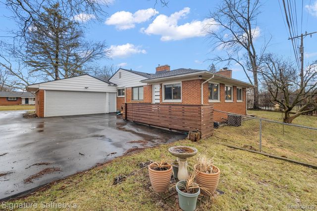 28830 Lorikay Street, Farmington Hills, MI 48334